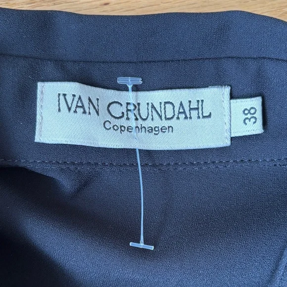 Ivan Grundahl Asymmetrical Hem Draped Button Up Long Sleeve Blouse EUC DK38 US8 - Picture 5 of 8